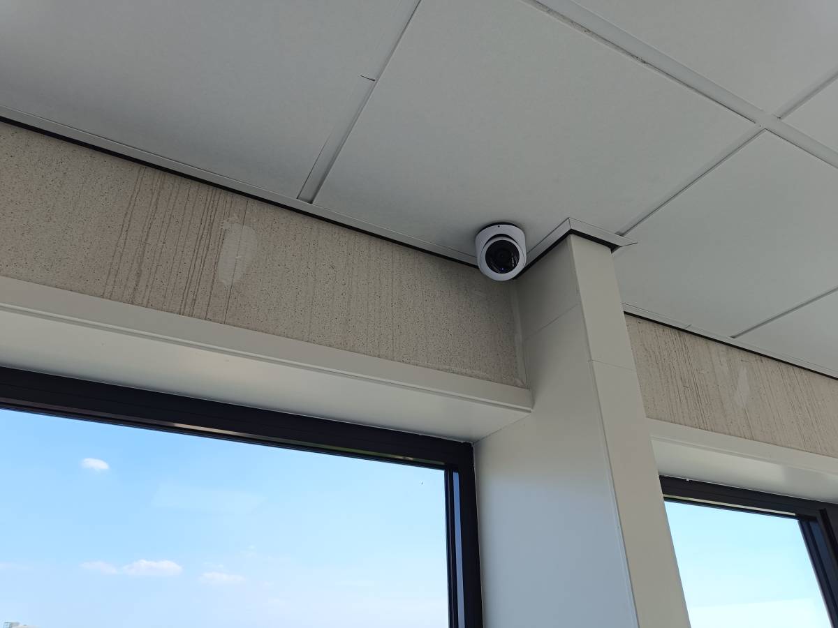 Camera aan plafond